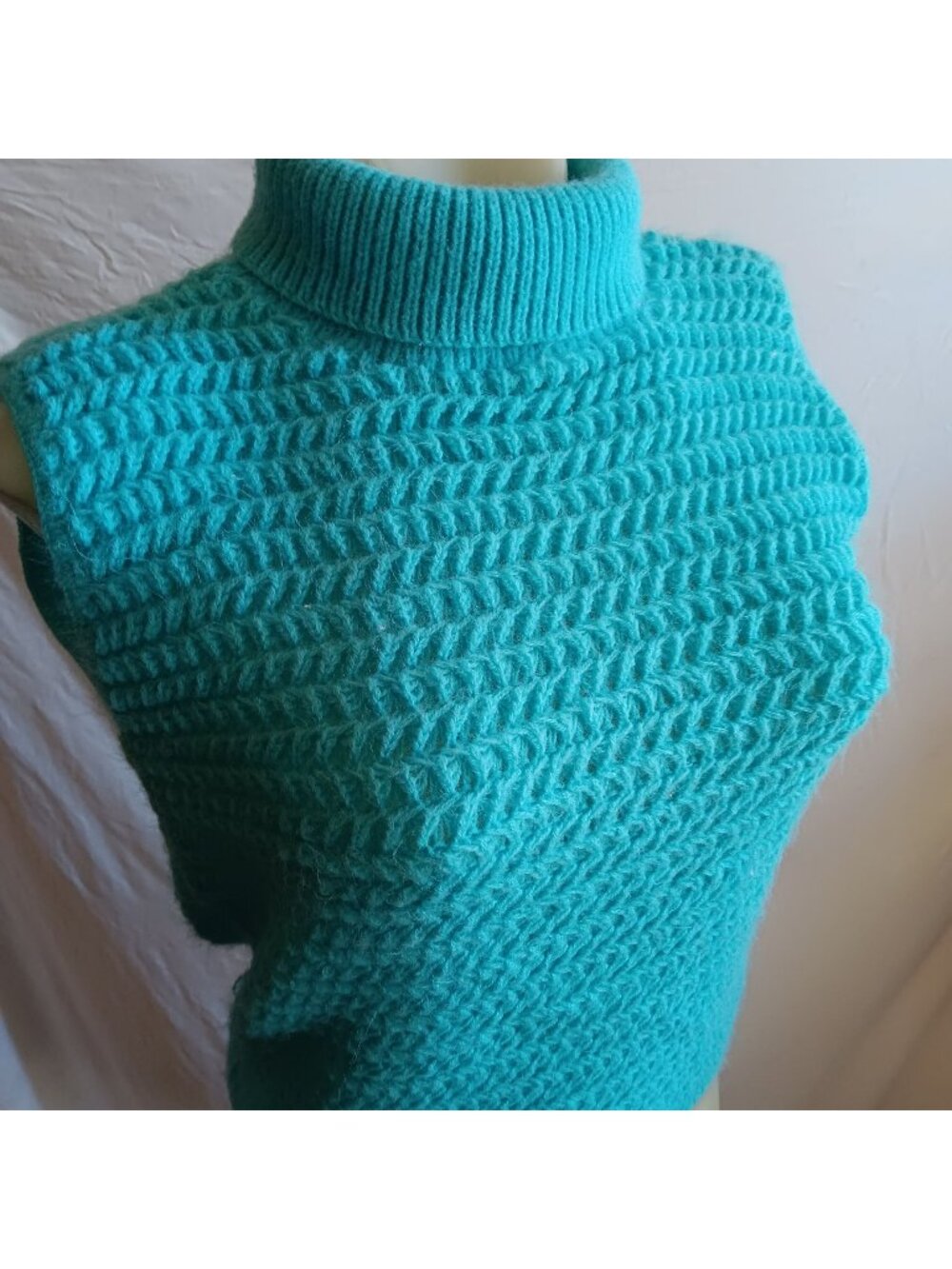 Medium True Vintage Sleeveless Turtleneck Sweater 1960's Bulky Lansing Turquoise